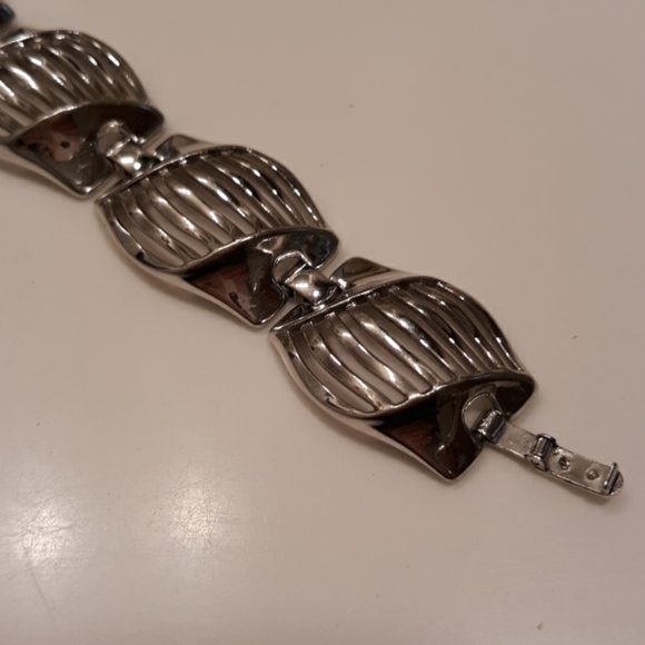 Vintage Crown Trifari Silvertone Link Bracelet - Picture 3 of 4